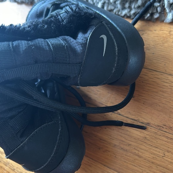 NIKE Roshe Run Hi Black Faux Fur Lined Lace-Up Boots Velcro Size 6C - Picture 4 of 8